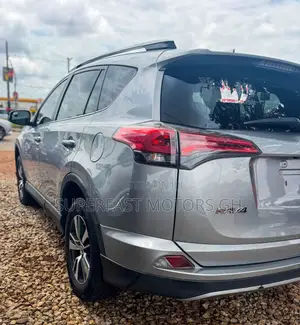 Toyota RAV4 XLE 4dr SUV (2.5L 4cyl 6A) 2018 Gray