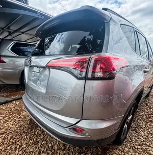 Toyota RAV4 XLE 4dr SUV (2.5L 4cyl 6A) 2018 Gray