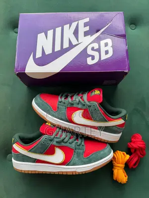 Nike Sb Dunk Low Classic Sneakers