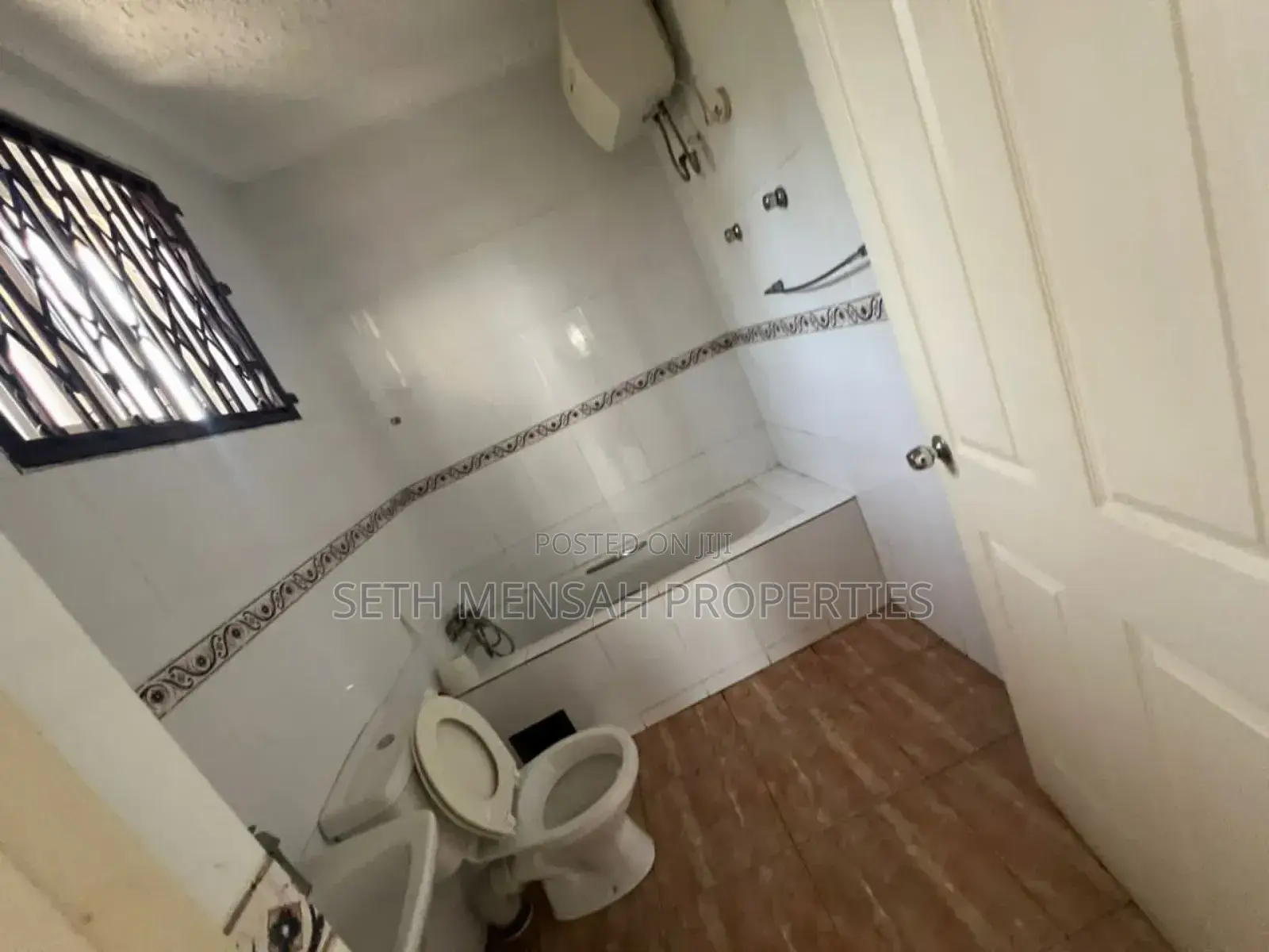5bdrm House in Airport Residential Area for rent