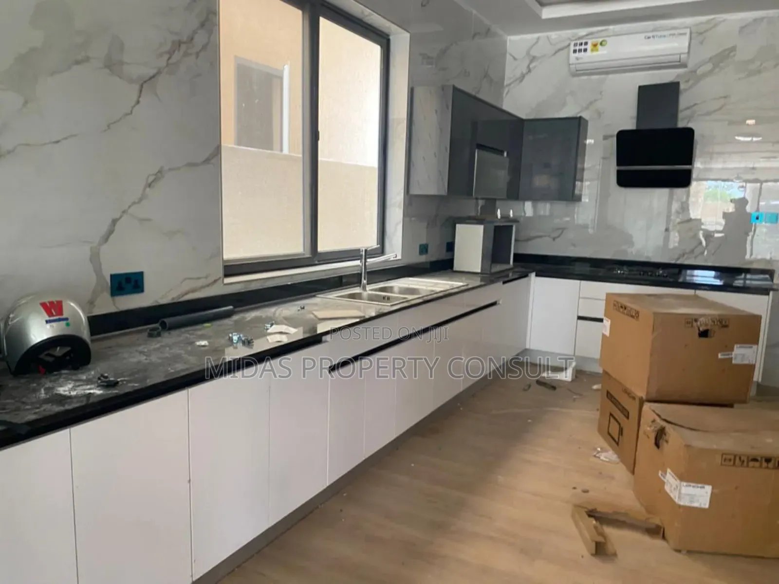 4bdrm House in School Junction, Ashaley Botwe for sale