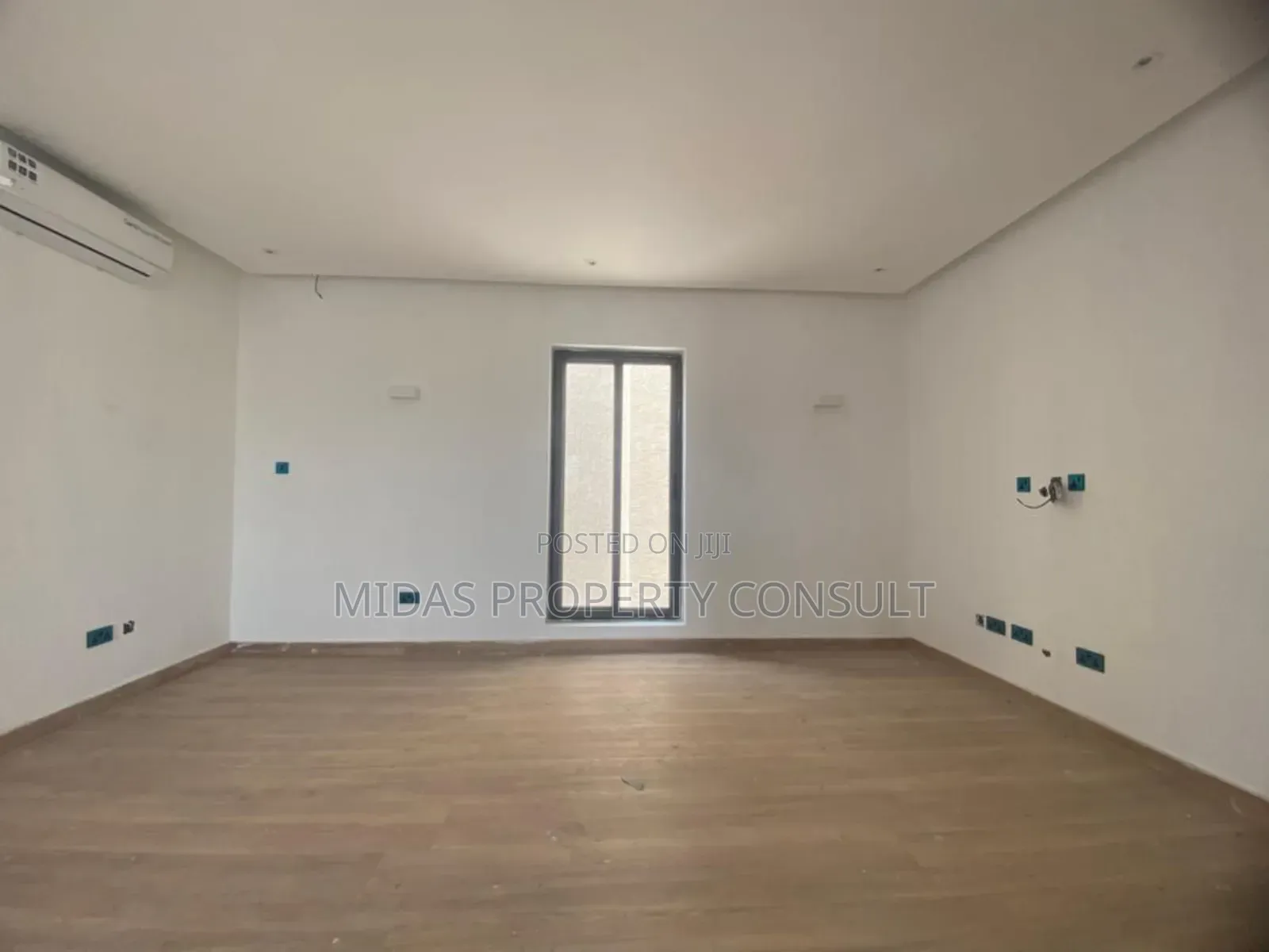 4bdrm House in School Junction, Ashaley Botwe for sale
