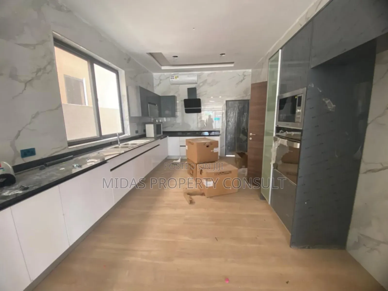 4bdrm House in School Junction, Ashaley Botwe for sale
