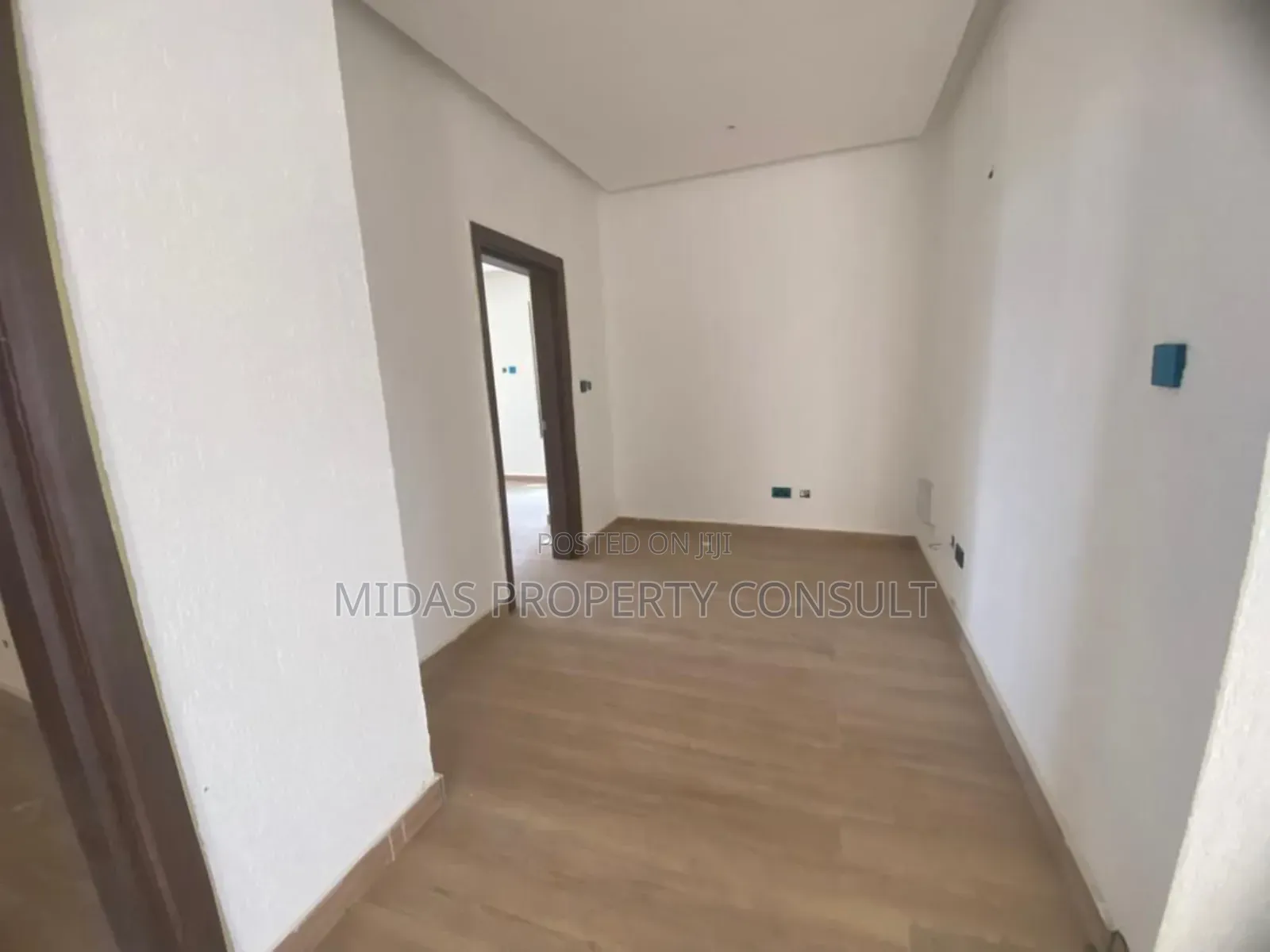 4bdrm House in School Junction, Ashaley Botwe for sale