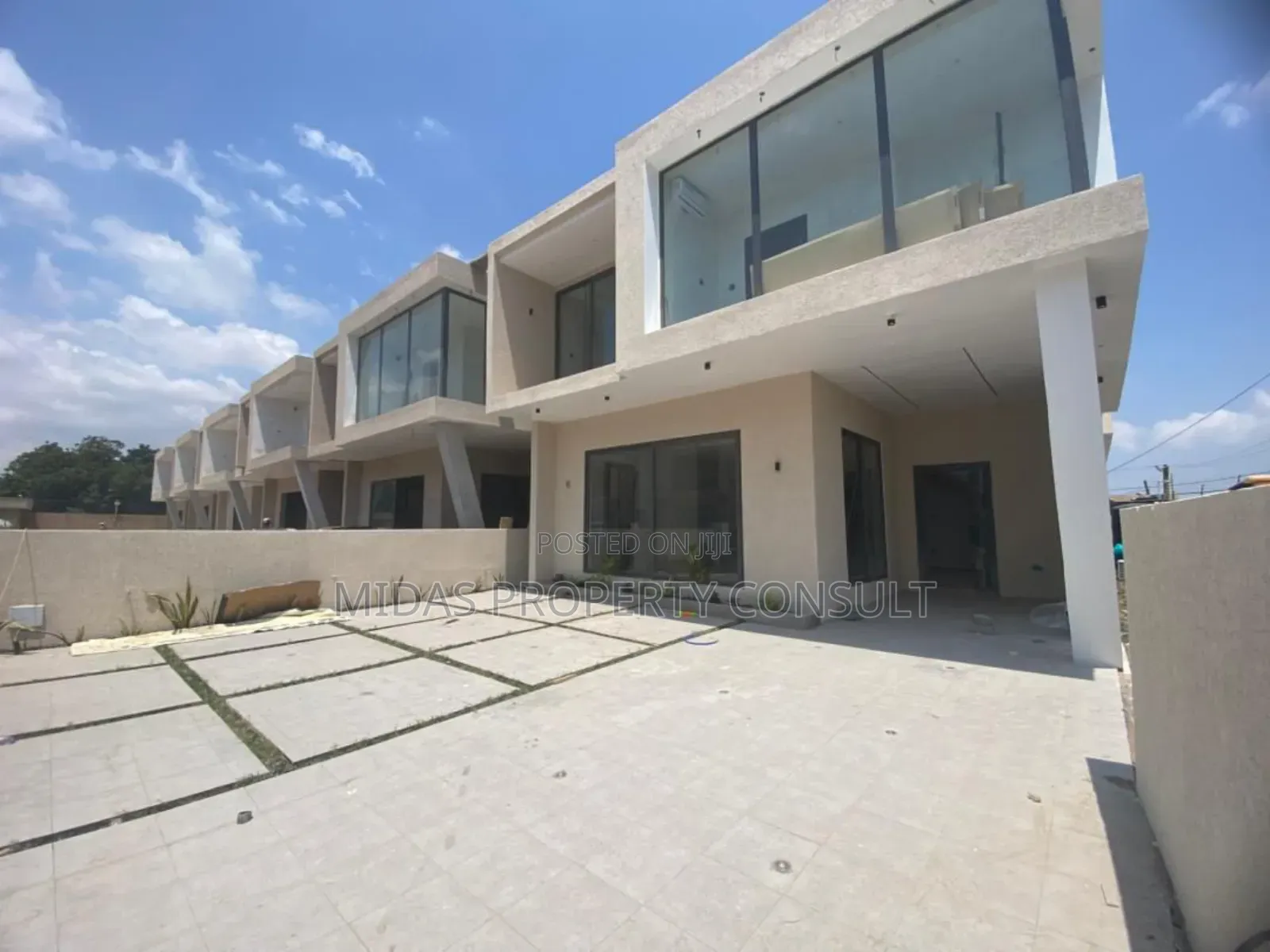 4bdrm House in School Junction, Ashaley Botwe for sale