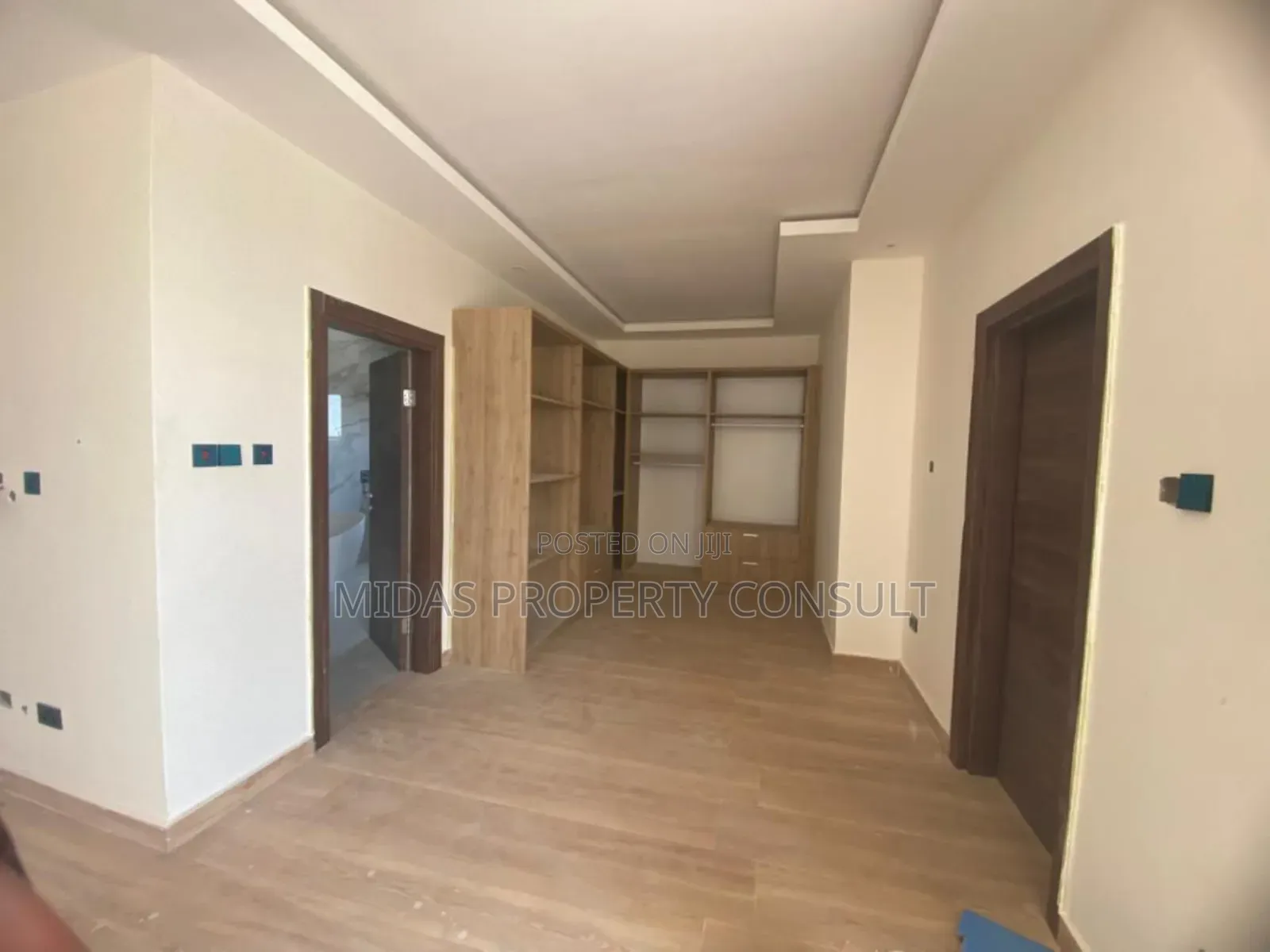 4bdrm House in School Junction, Ashaley Botwe for sale