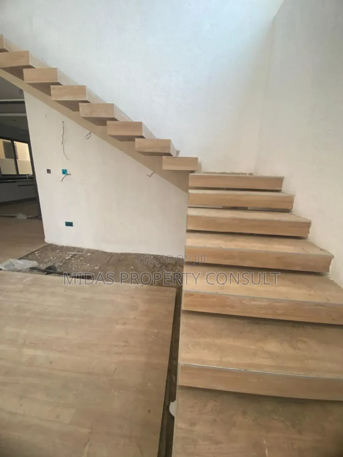 4bdrm House in School Junction, Ashaley Botwe for sale