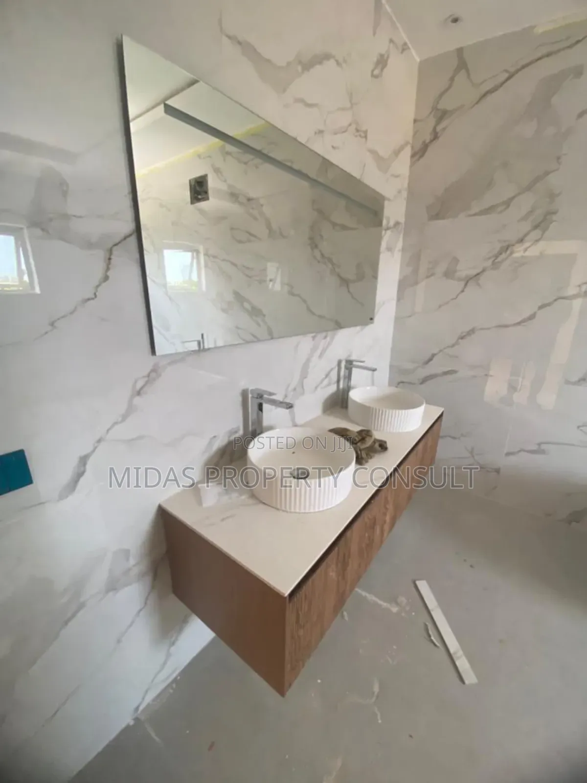 4bdrm House in School Junction, Ashaley Botwe for sale