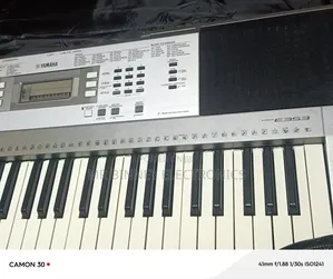 Yamaha PSR E353
