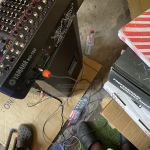 Yamaha Kv-160 16 Channel Powered Mixer