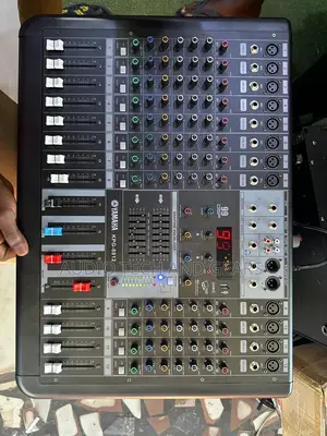 Yamaha KPG-8812 12 Channel Powered Mixer