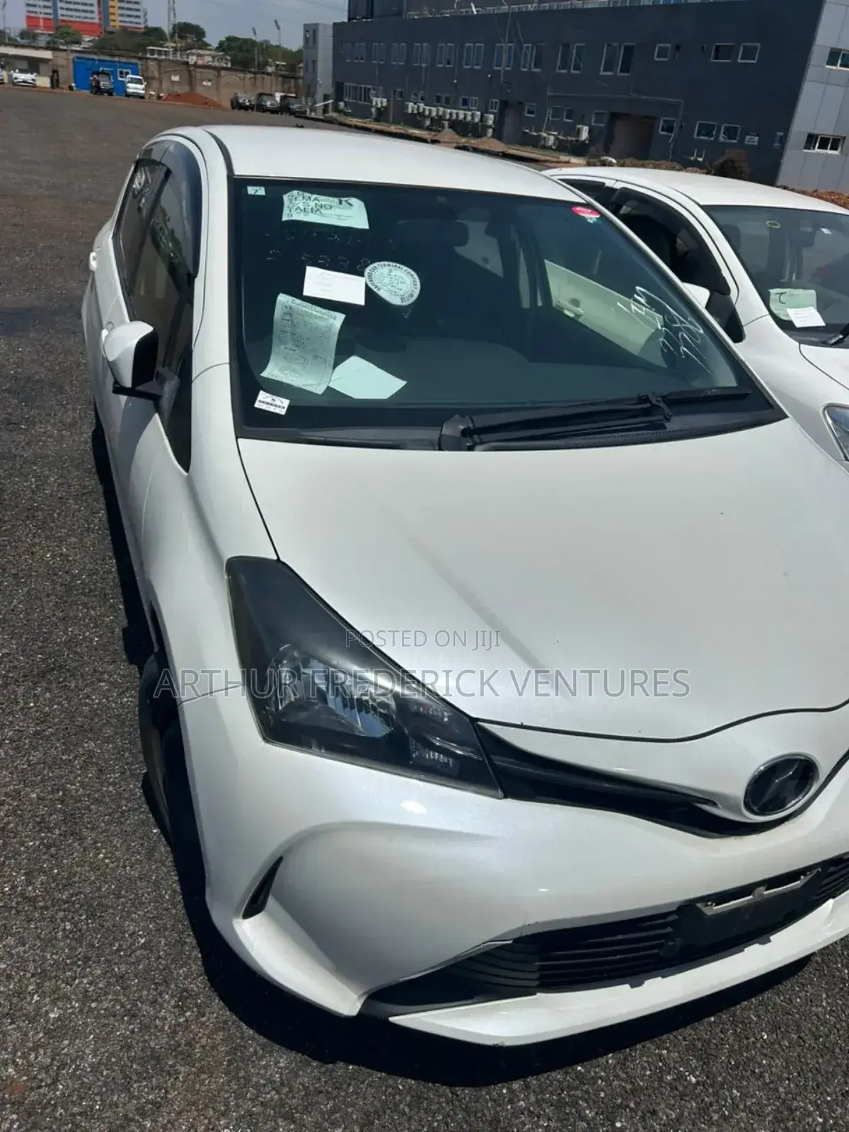 Toyota Vitz 1.0 FWD 5dr 2015 White