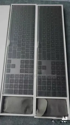 Apple Wireless Magic Keyboard + Mouse