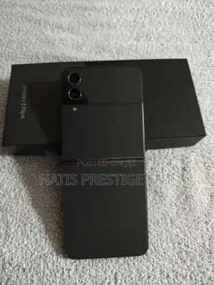New Samsung Galaxy Z Flip4 256 GB Black