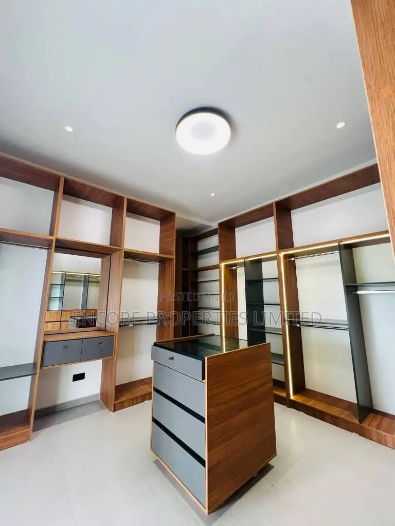 4bdrm House in Encore Properties, Owusu Ansah for sale