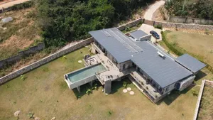 5bdrm Mansion in Aburi for sale