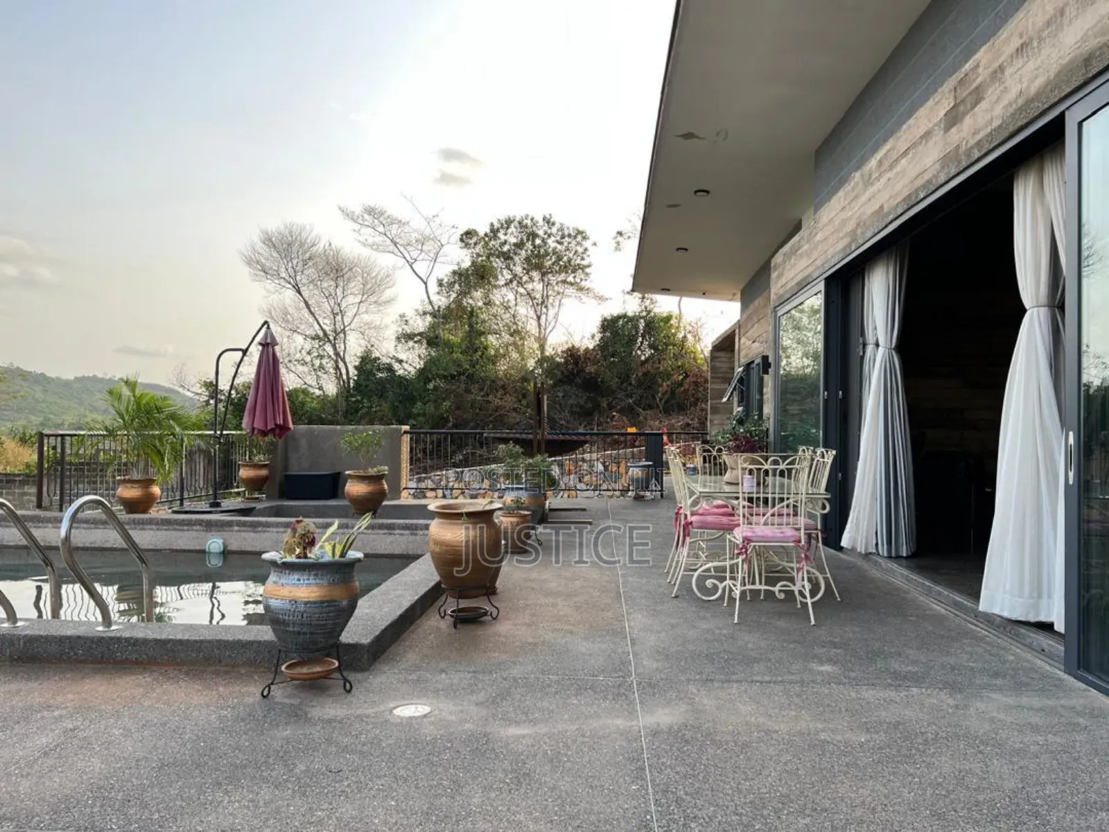 5bdrm Mansion in Aburi for sale