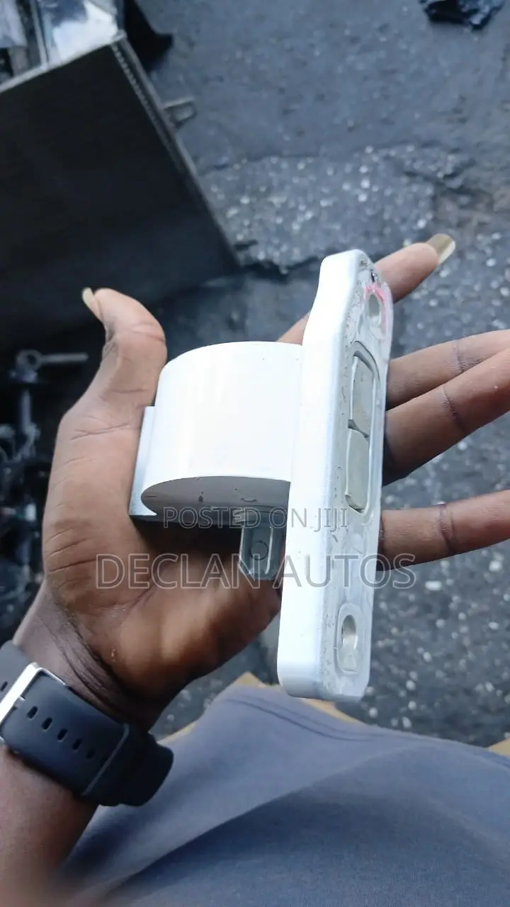 Mercedes Benz 2018 Door Inches