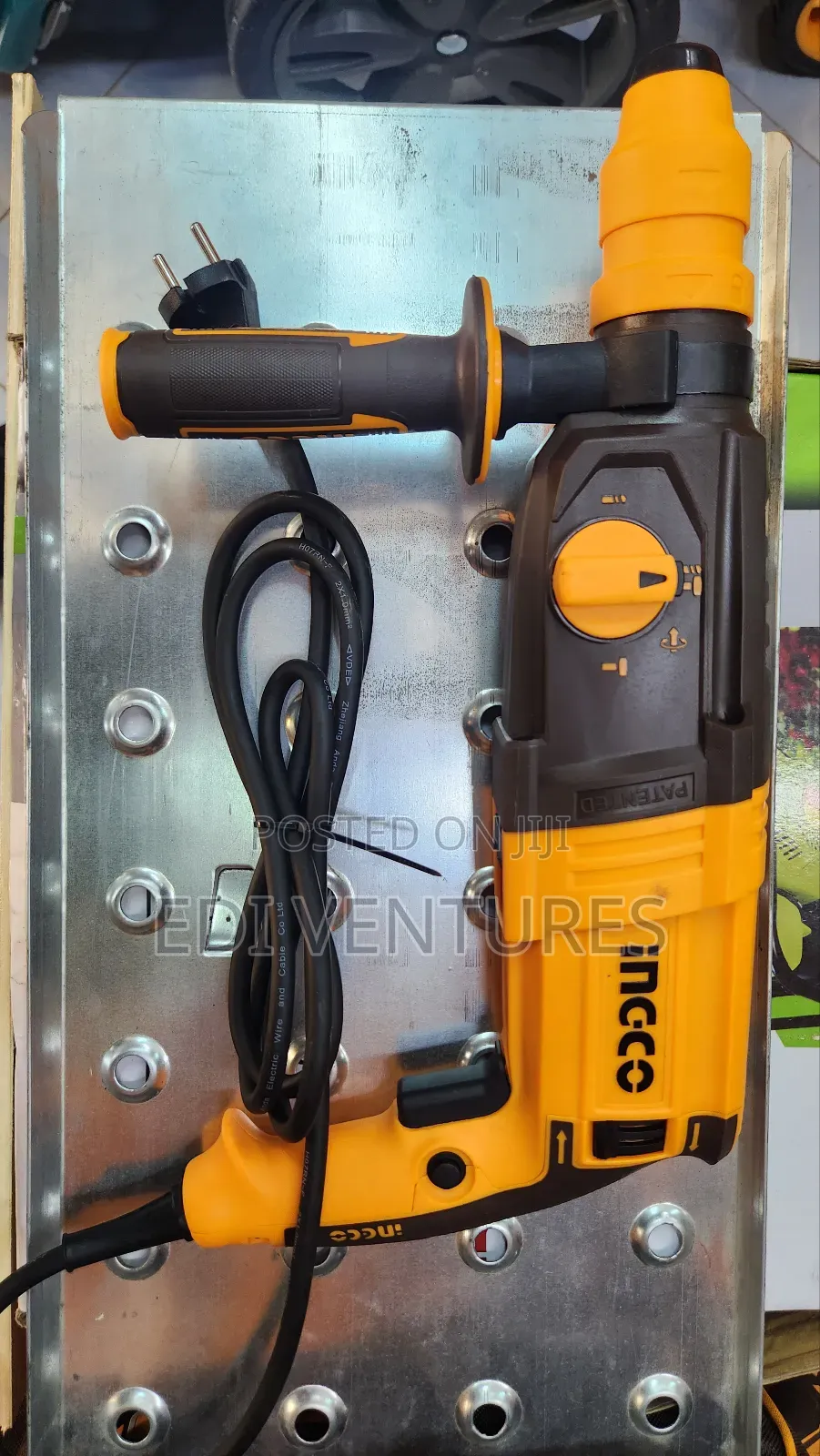 Ingco Rotary Hammer 950 Watts With Replaceable Chuck for All Bit Types