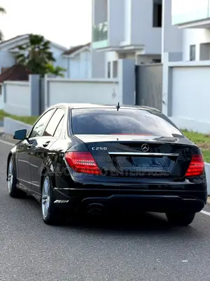 Mercedes-Benz C250 2014 Black
