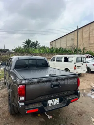 Tundra Bucket Cover Roller
