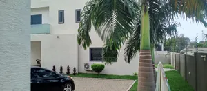 4bdrm Townhouse / Terrace in Cantonments for rent