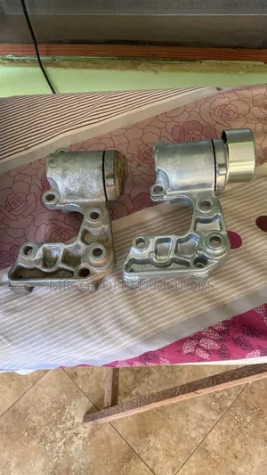 Toyota Highlander V.6 Belt Tensioner 2011. Original.