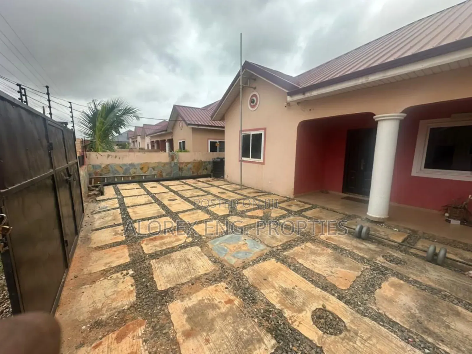 2bdrm House in Com 25, Tema Metropolitan for sale