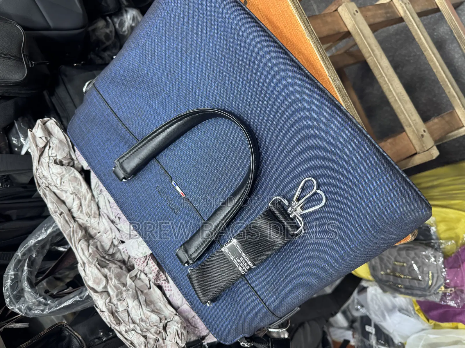 Pure Leather Ds Baoluo 15.6 Inches Laptop Bag And Shoulder Strap.