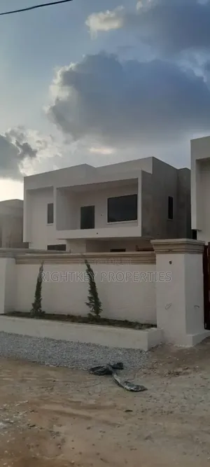 5bdrm Duplex in Diamond Hills, Kumasi Metropolitan for sale