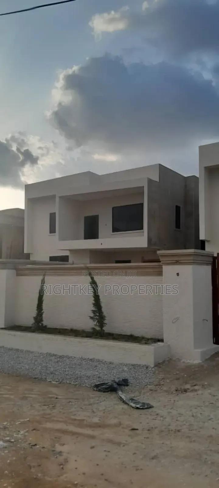 5bdrm Duplex in Diamond Hills, Kumasi Metropolitan for sale
