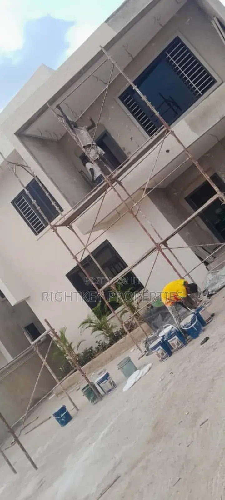 5bdrm Duplex in Diamond Hills, Kumasi Metropolitan for sale