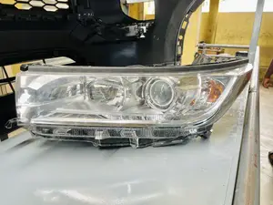 Toyota Highlander 2016-2017 Headlight