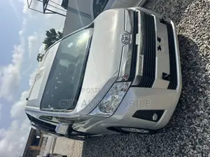 Toyota HiAce 2025 Silver