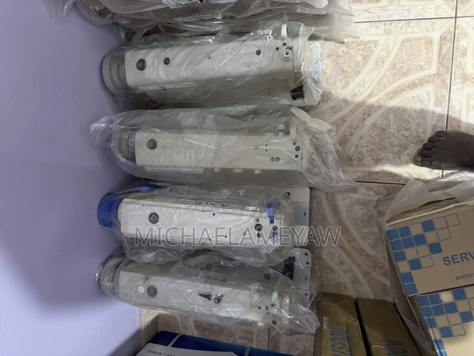 Typical Industrial Sewing Maching With Complete Accessories