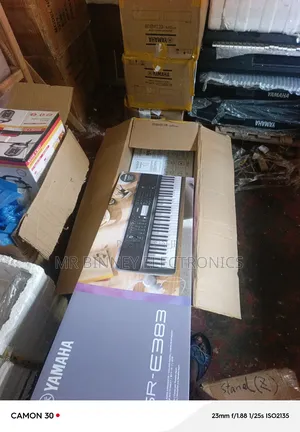 Yamaha PSR E383