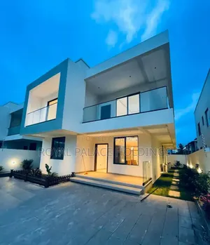 4bdrm Duplex in Adjiringanor, Adjiriganor for sale