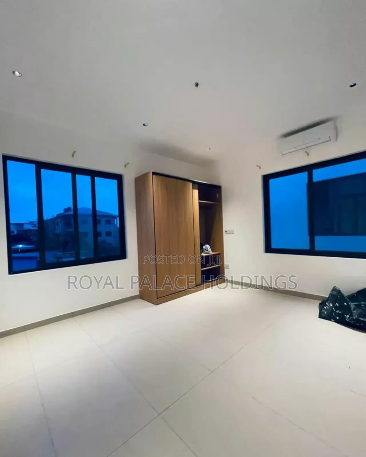 4bdrm Duplex in Adjiringanor, Adjiriganor for sale
