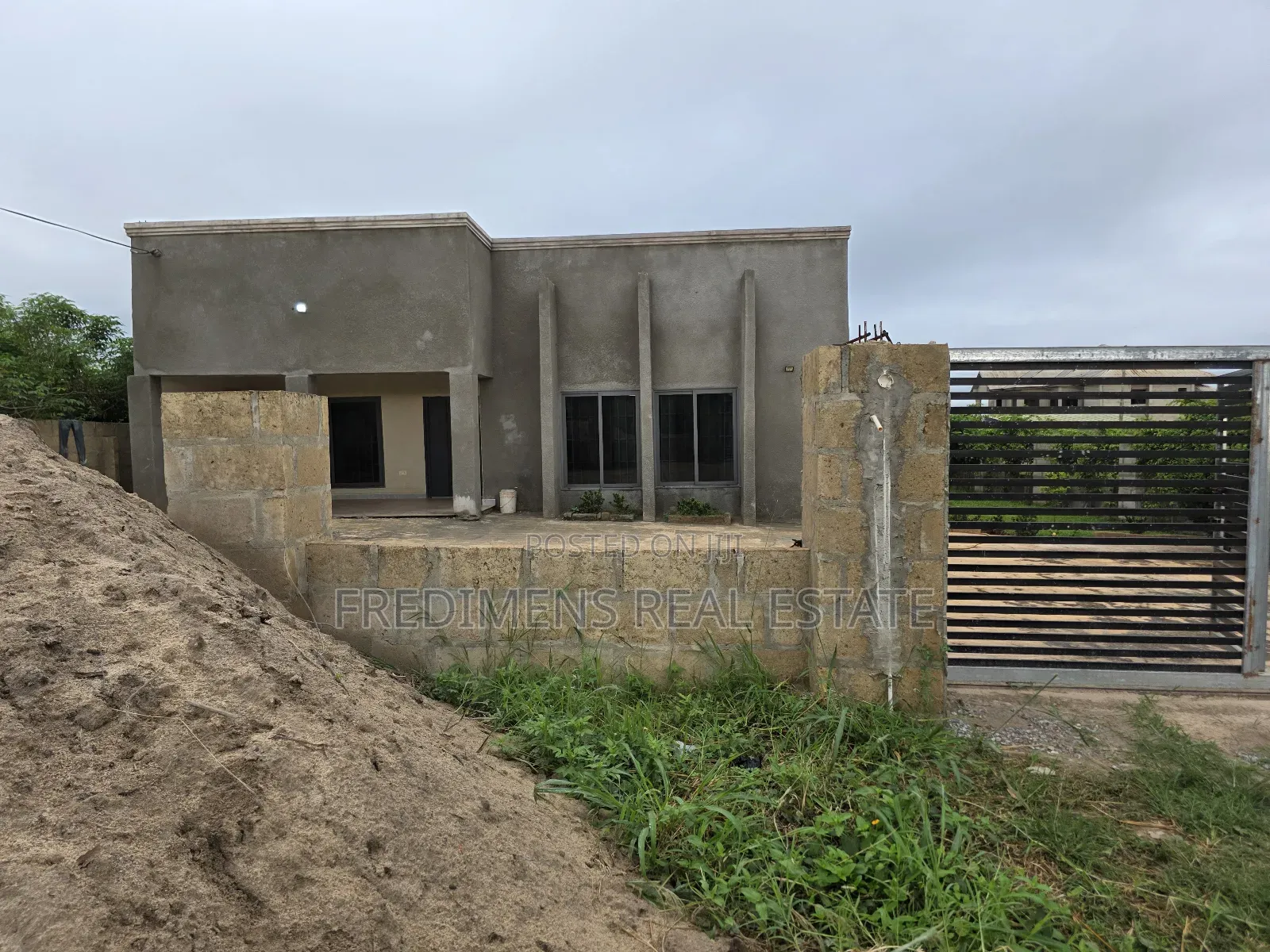 4bdrm House in Fredimens Real, Atwima Kwanwoma for sale