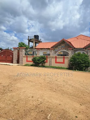 6bdrm House in Obeyeyie, Ga West Municipal for sale