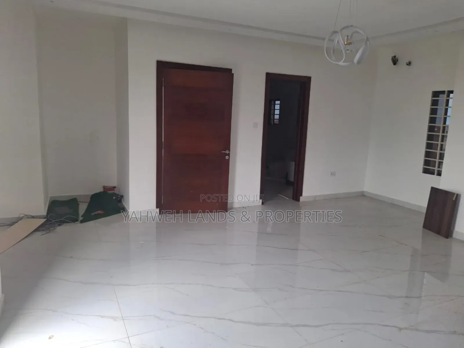 6bdrm House in East Legon for sale