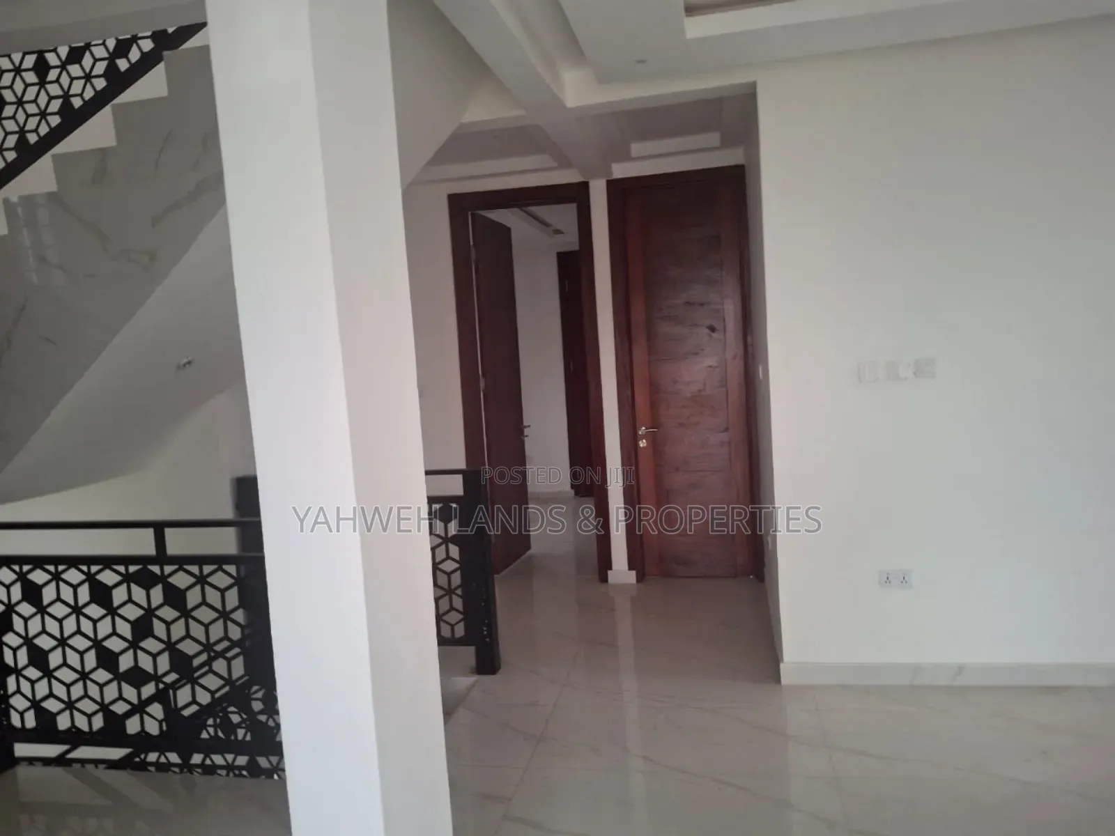 6bdrm House in East Legon for sale