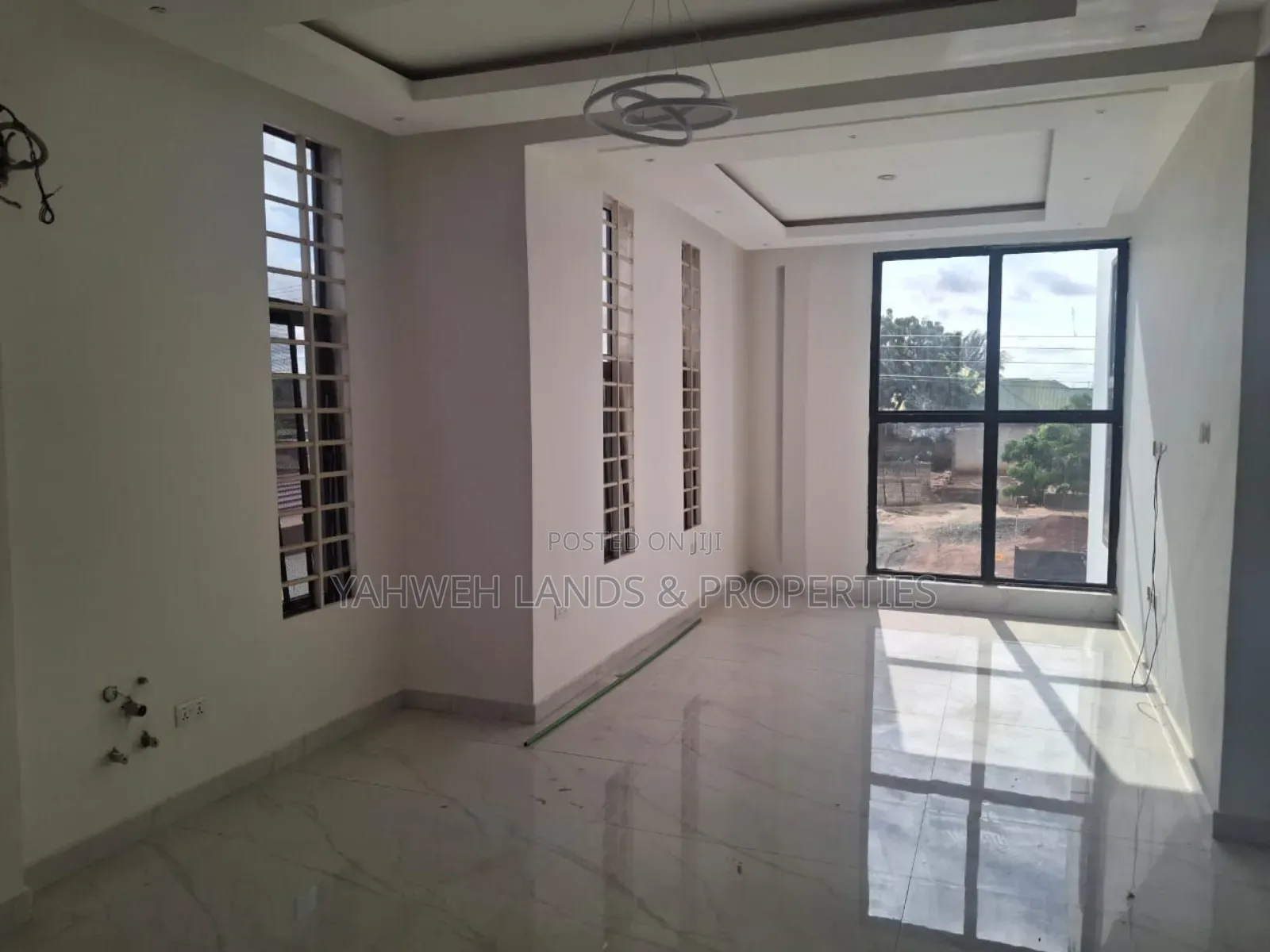 6bdrm House in East Legon for sale