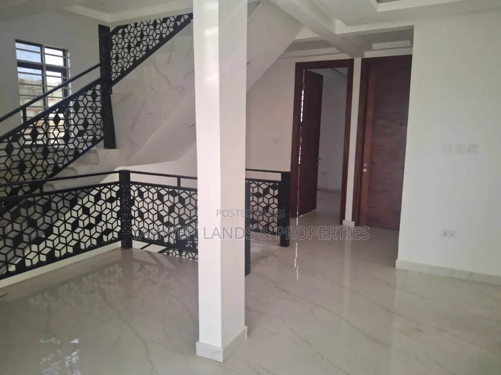 6bdrm House in East Legon for sale