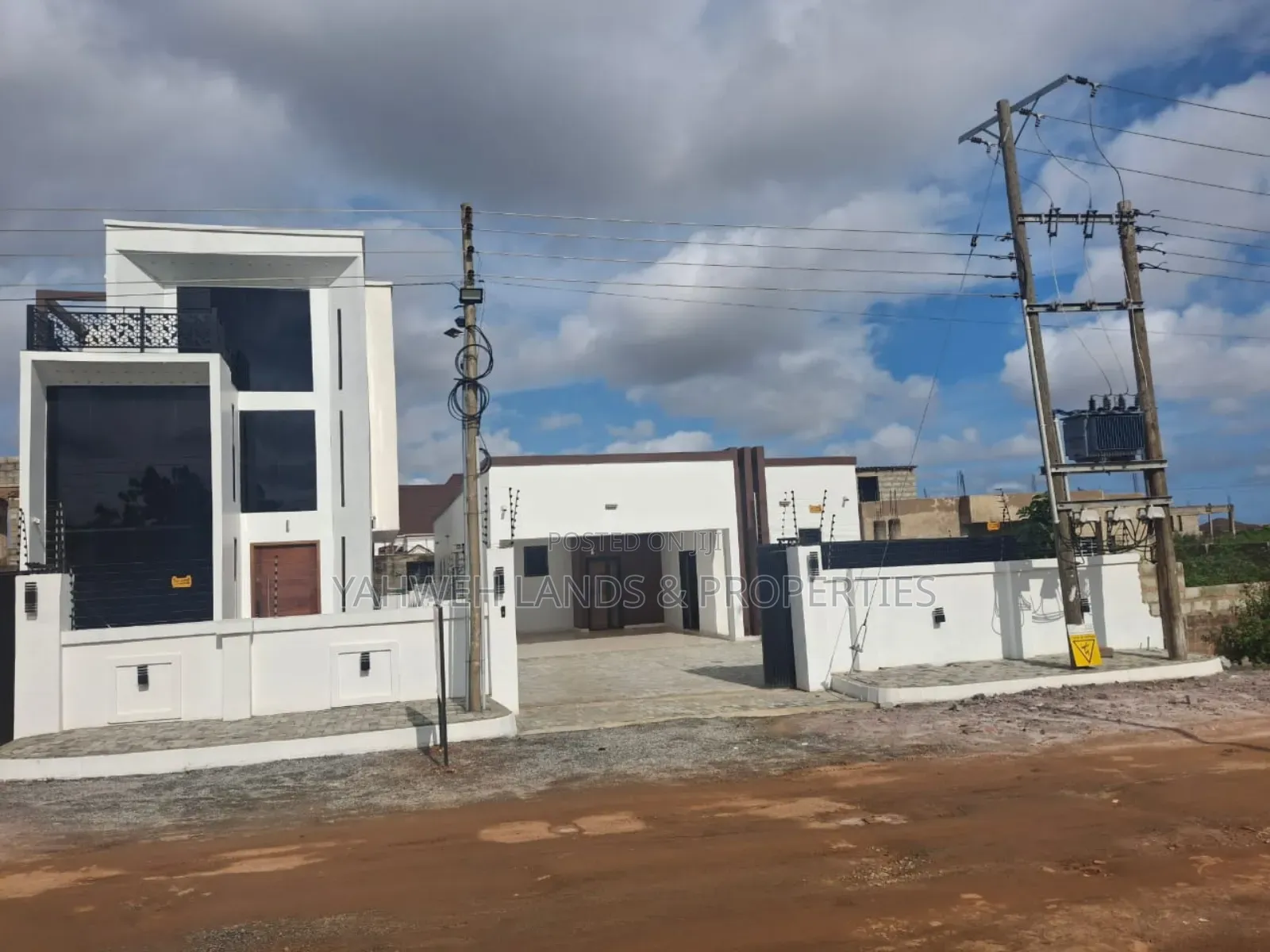 6bdrm House in East Legon for sale