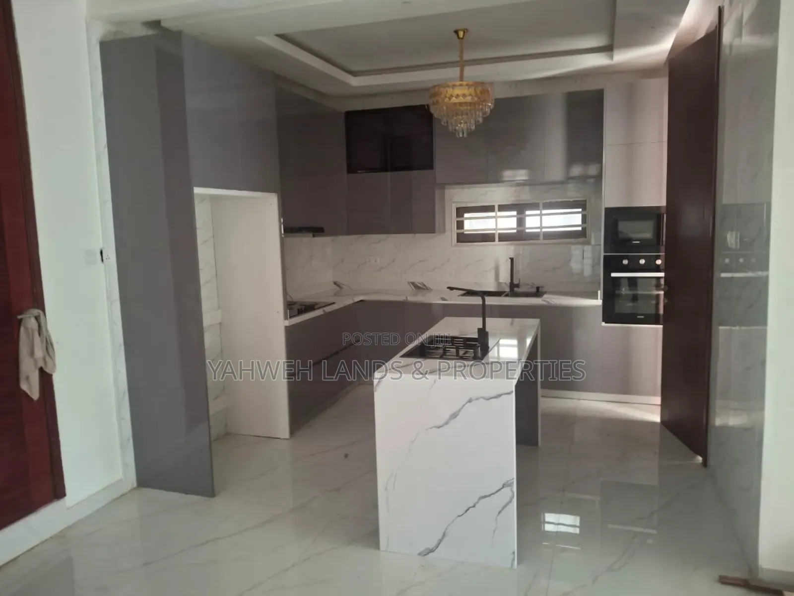 6bdrm House in East Legon for sale