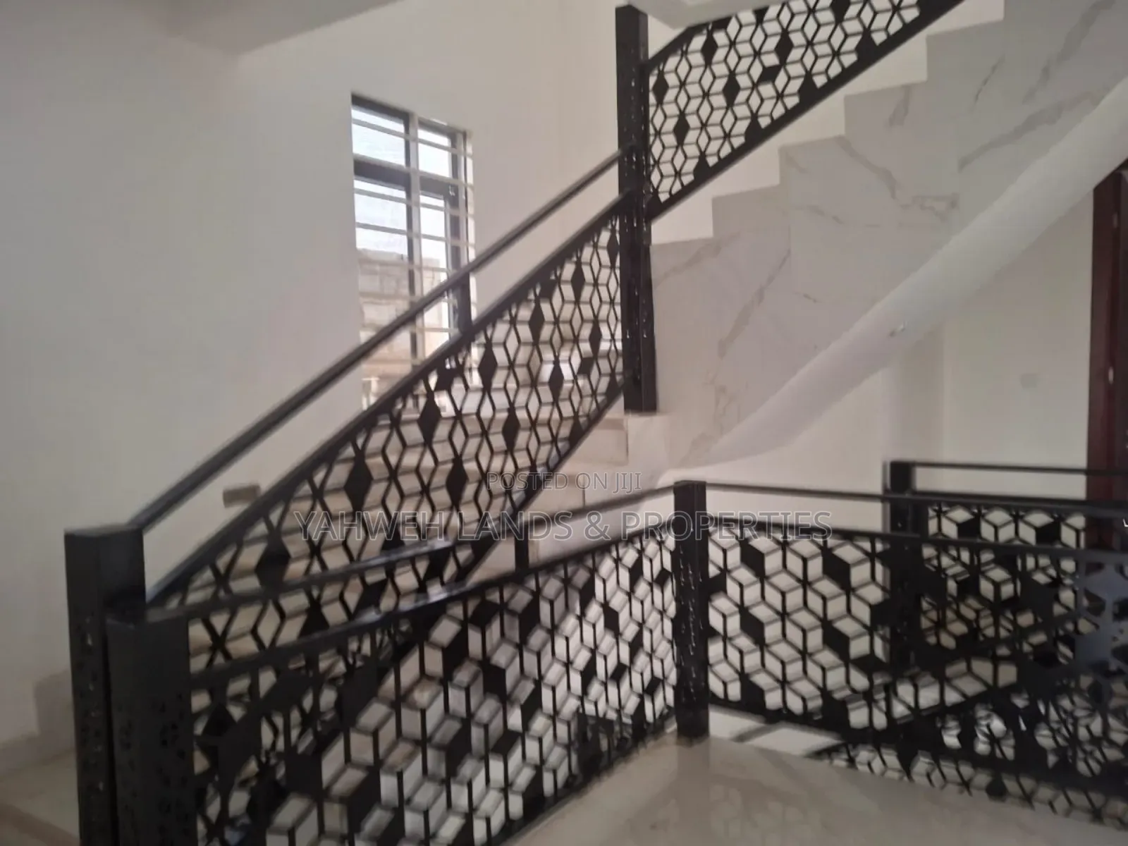 6bdrm House in East Legon for sale