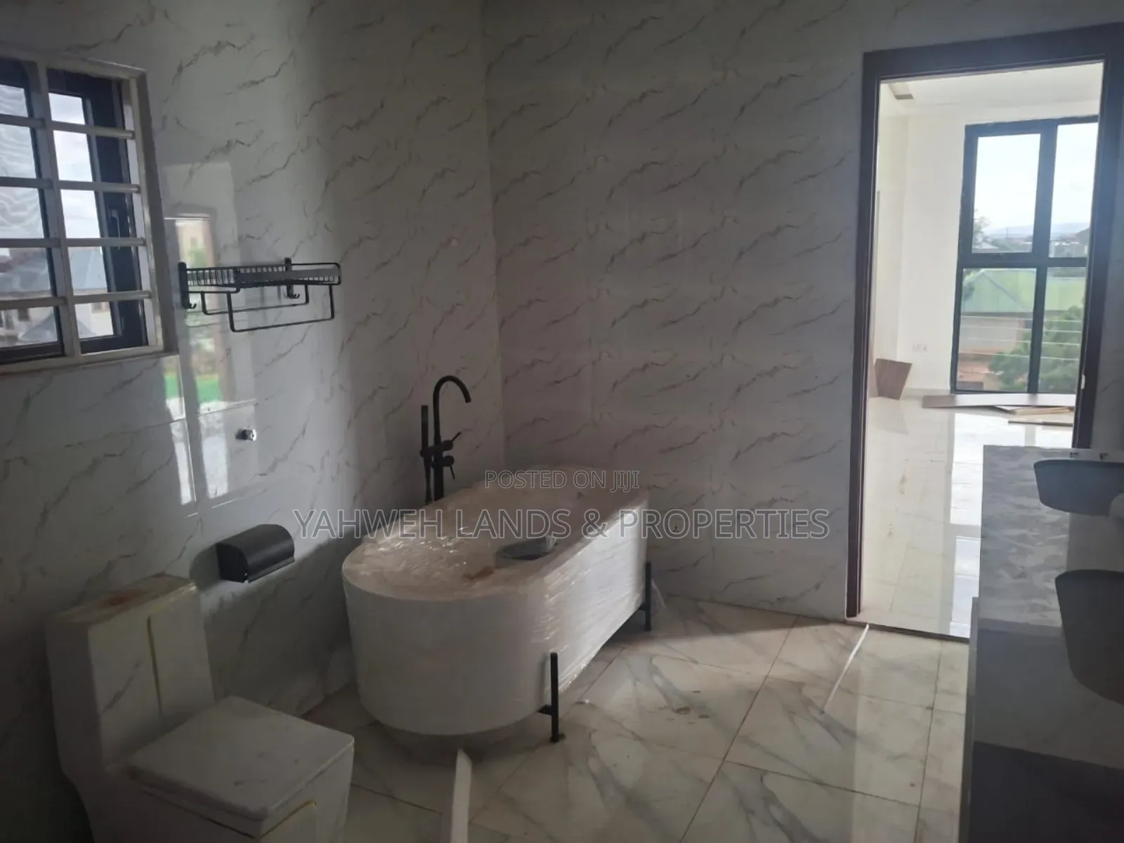 6bdrm House in East Legon for sale