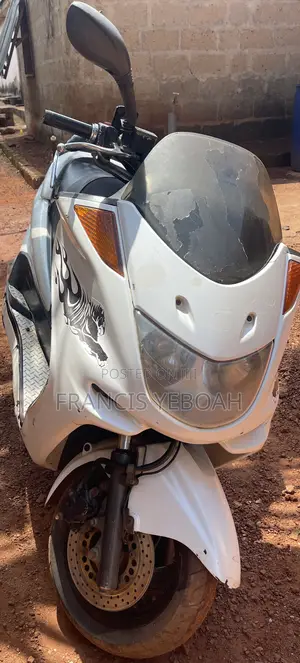 Yamaha Majesty 2019 White