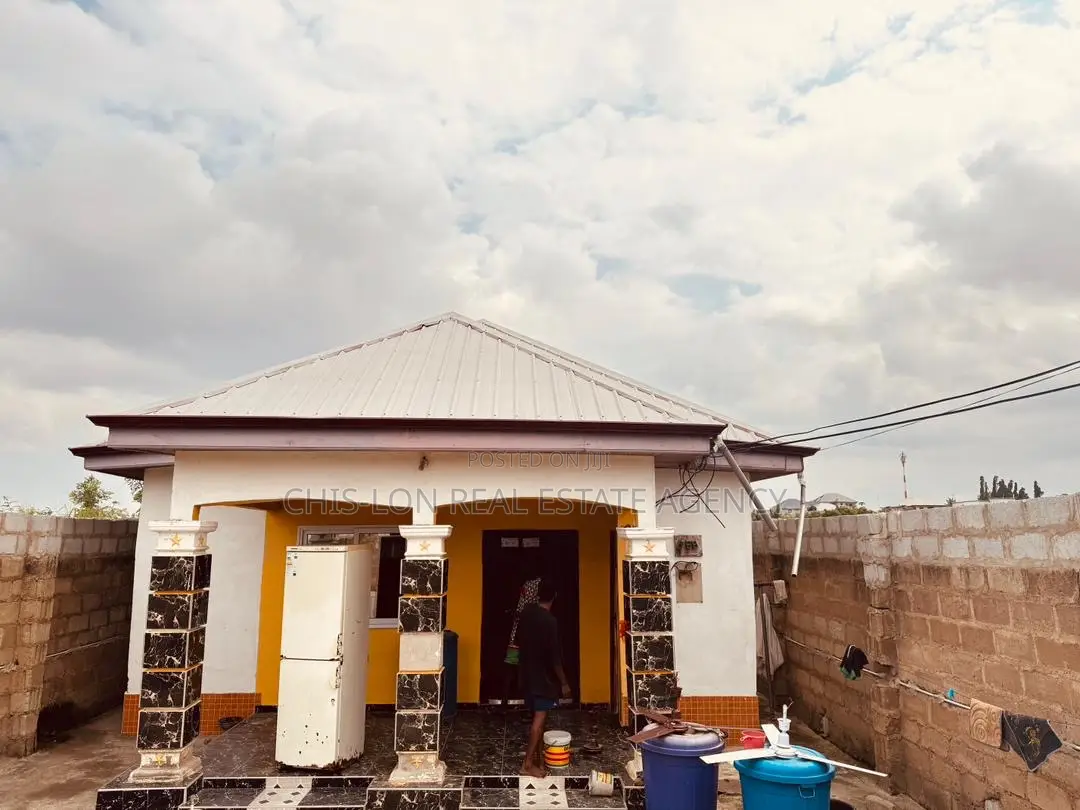 3bdrm House in Nurse Junction, Ngleshie Amanfro for sale